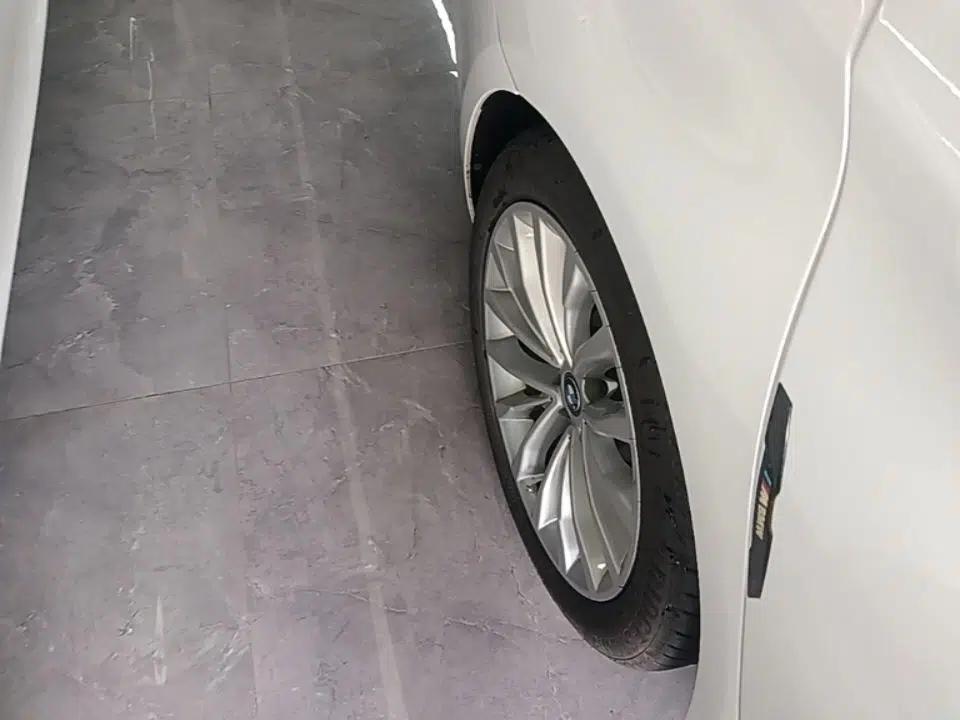BMW 5 Series New Energy 2019 530Le Luxury Package — миниатюра 16