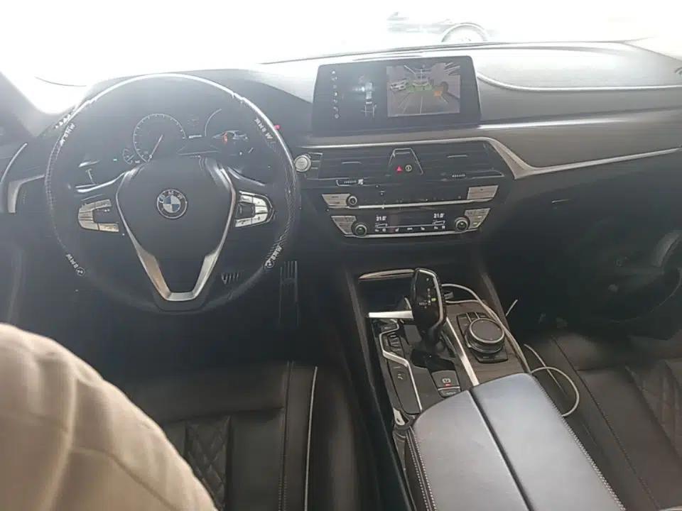 BMW 5 Series New Energy 2019 530Le Luxury Package — миниатюра 17