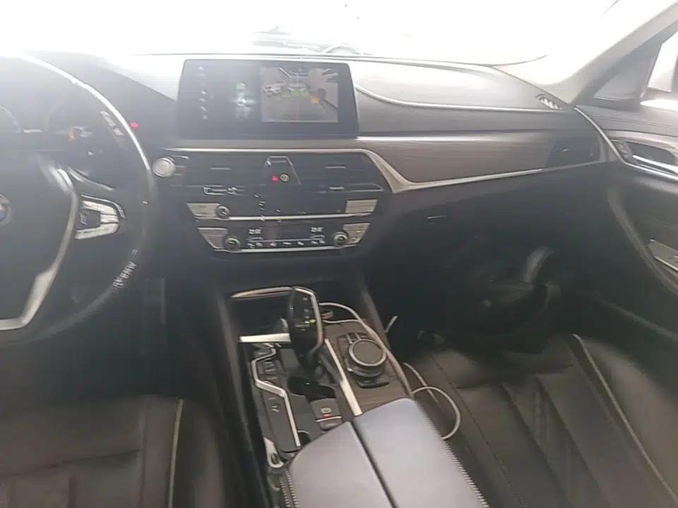 BMW 5 Series New Energy 2019 530Le Luxury Package — миниатюра 20