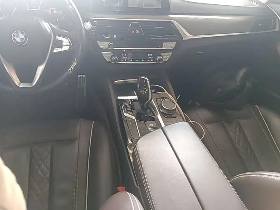 BMW 5 Series New Energy 2019 530Le Luxury Package — миниатюра 21