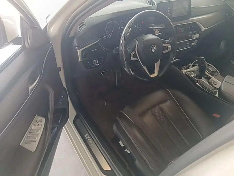 BMW 5 Series New Energy 2019 530Le Luxury Package — миниатюра 23