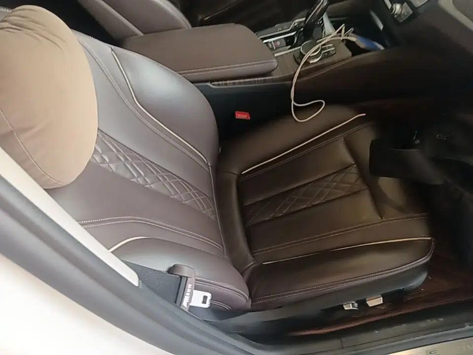BMW 5 Series New Energy 2019 530Le Luxury Package — миниатюра 24