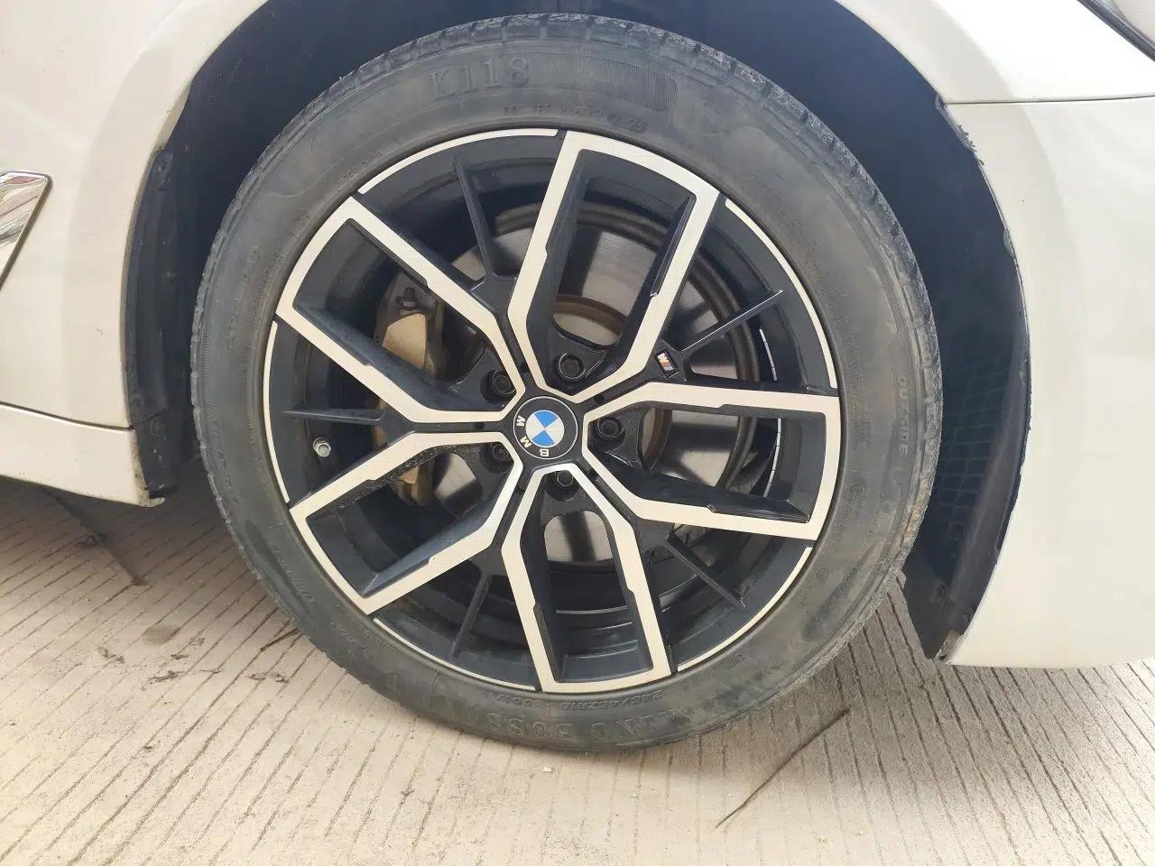 BMW 5 Series New Energy 2019 530Le Luxury Package — миниатюра 8