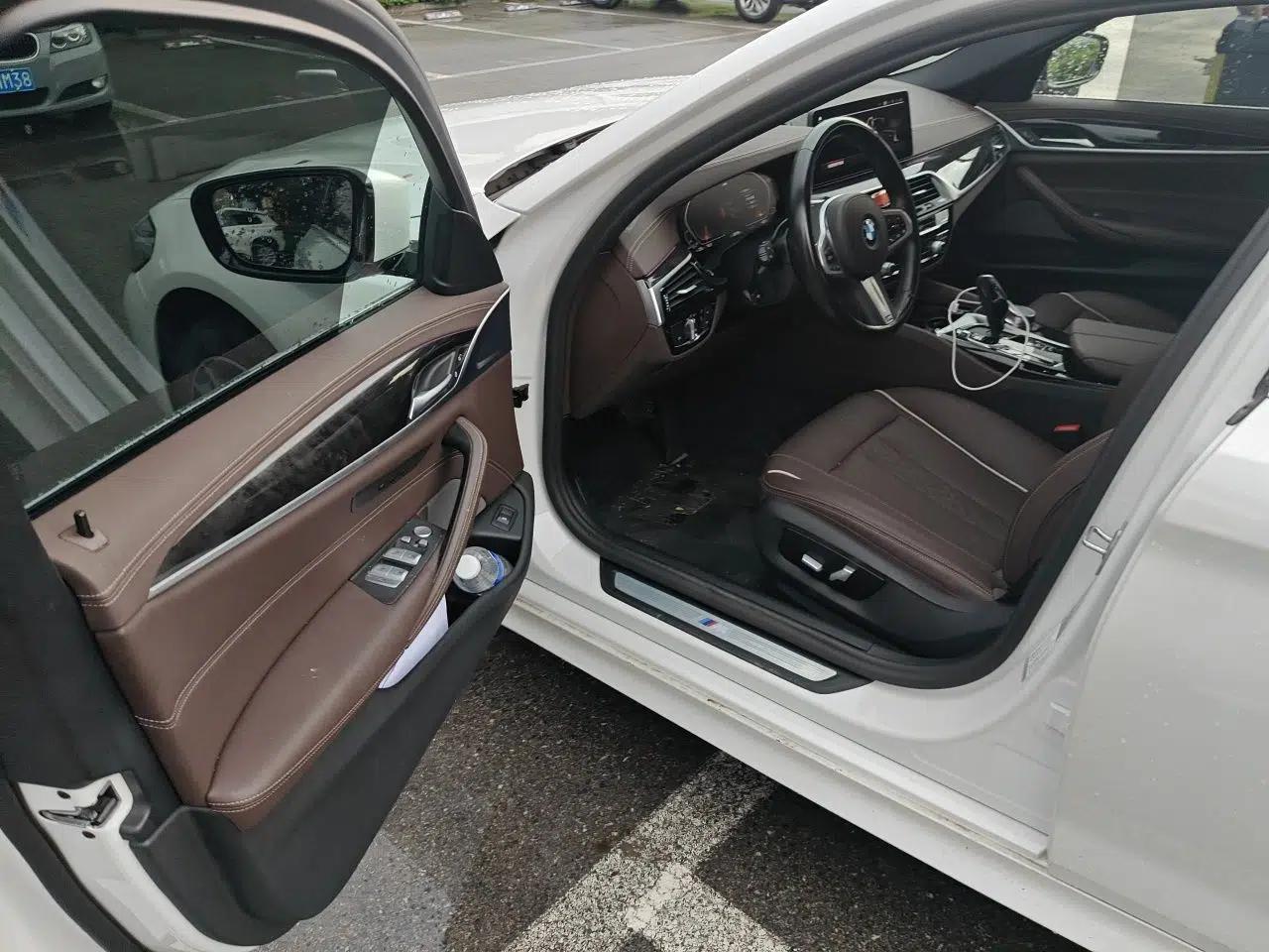 BMW 5 Series 2022 Restyled 525Li M Sport Package — миниатюра 16
