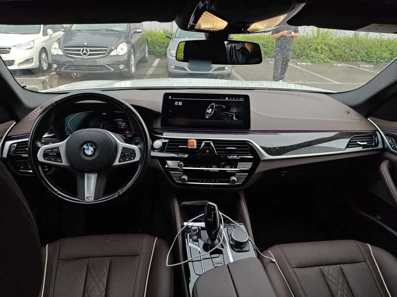 BMW 5 Series 2022 Restyled 525Li M Sport Package — миниатюра 9