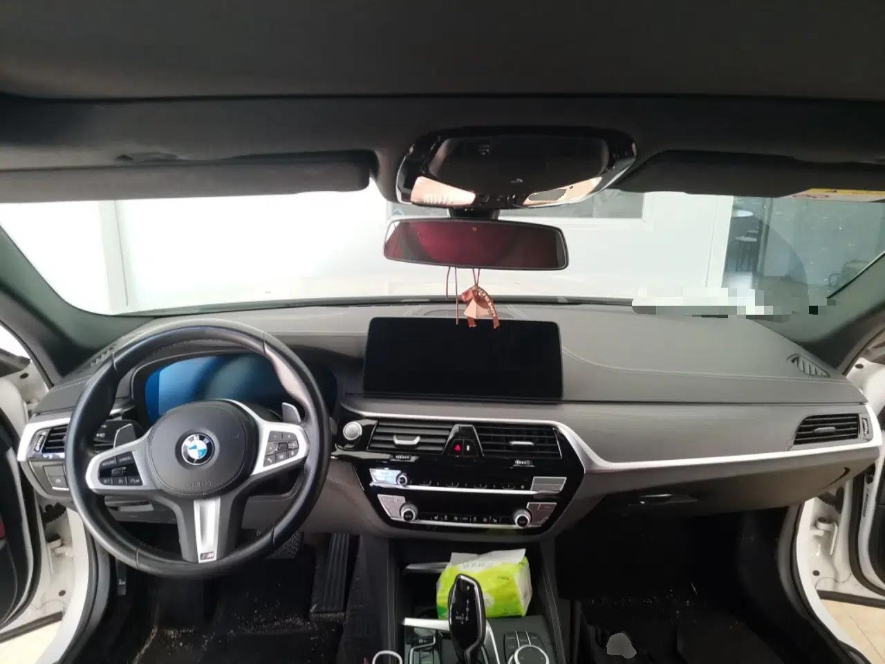 BMW 5 Series 2022 Restyled 530Li Leading Edition M Sport Package — миниатюра 9