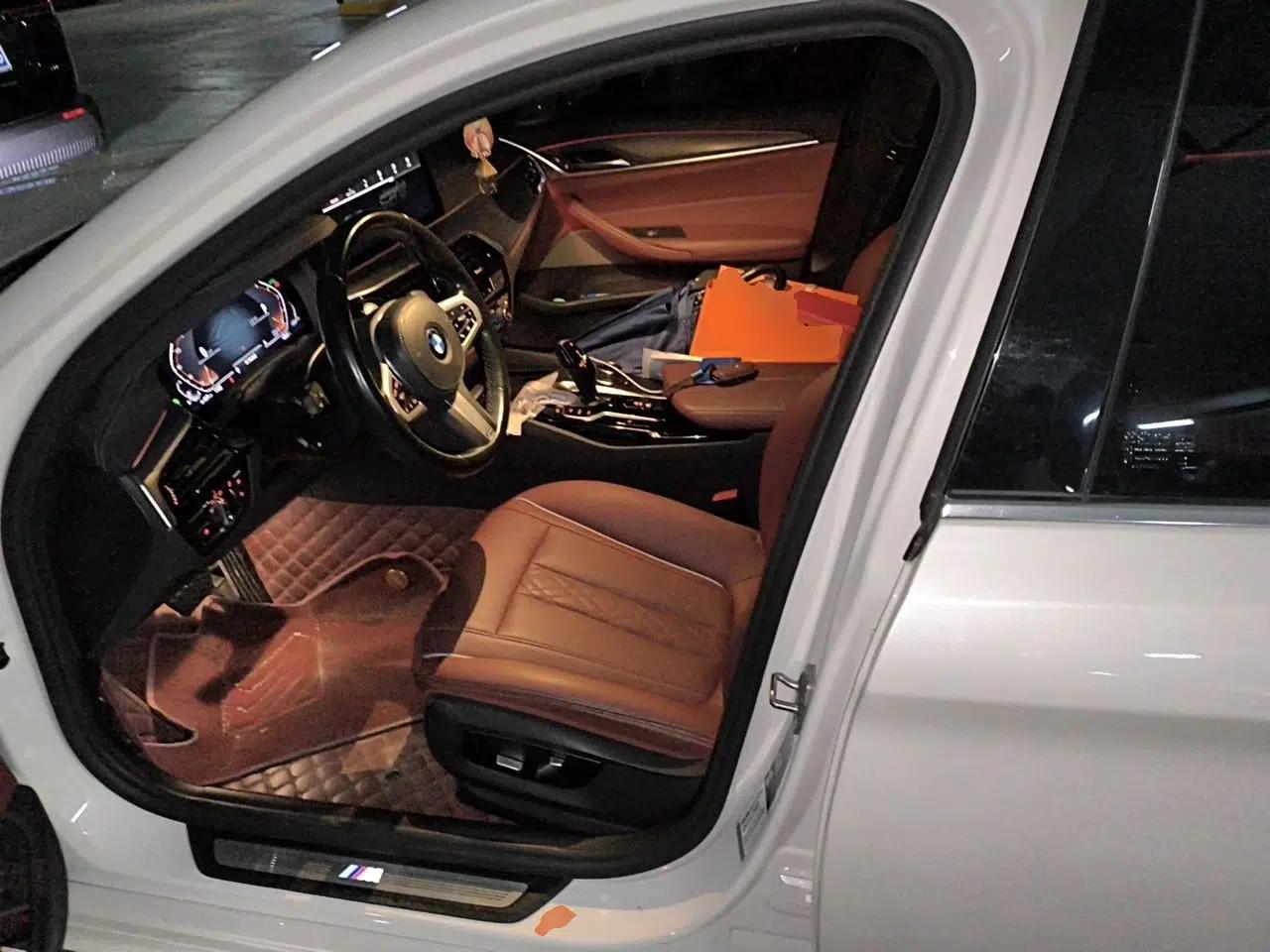 BMW 5 Series 2022 Restyled 530Li Leading Edition M Sport Package — миниатюра 15