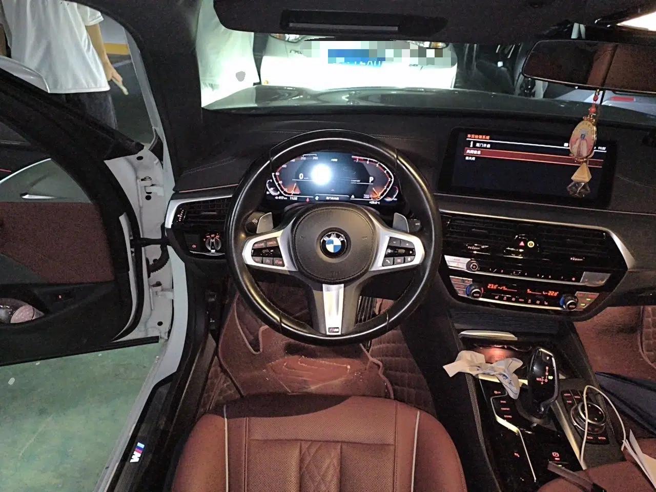 BMW 5 Series 2022 Restyled 530Li Leading Edition M Sport Package — миниатюра 10