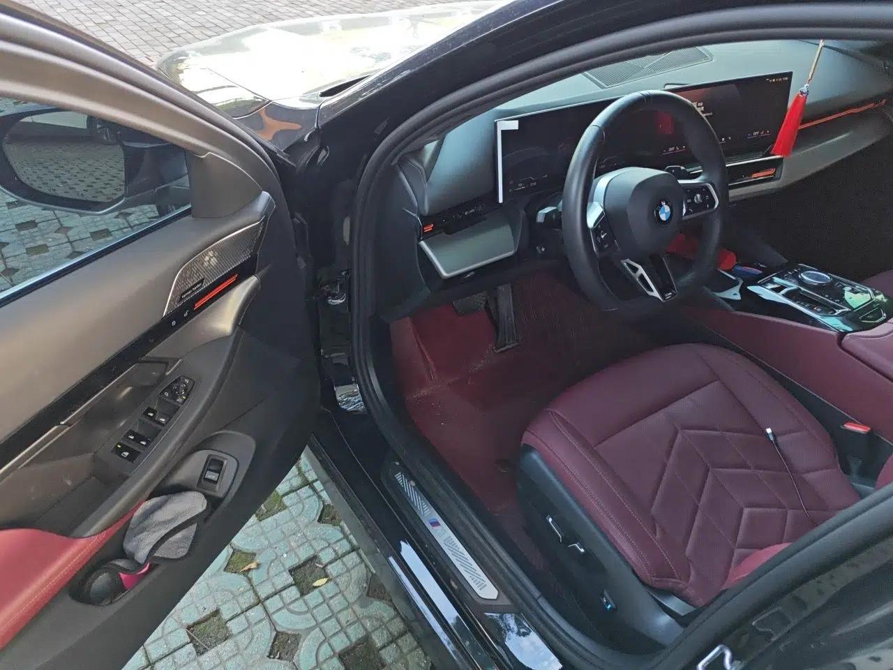 BMW 5 Series 2024 525Li M Sport Package — миниатюра 16