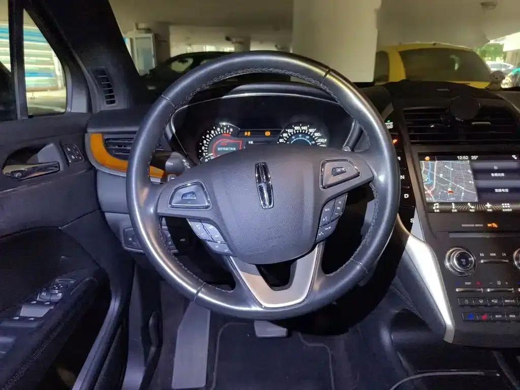 Lincoln MKC 2017 2.0T 2WD Premium Edition — миниатюра 3