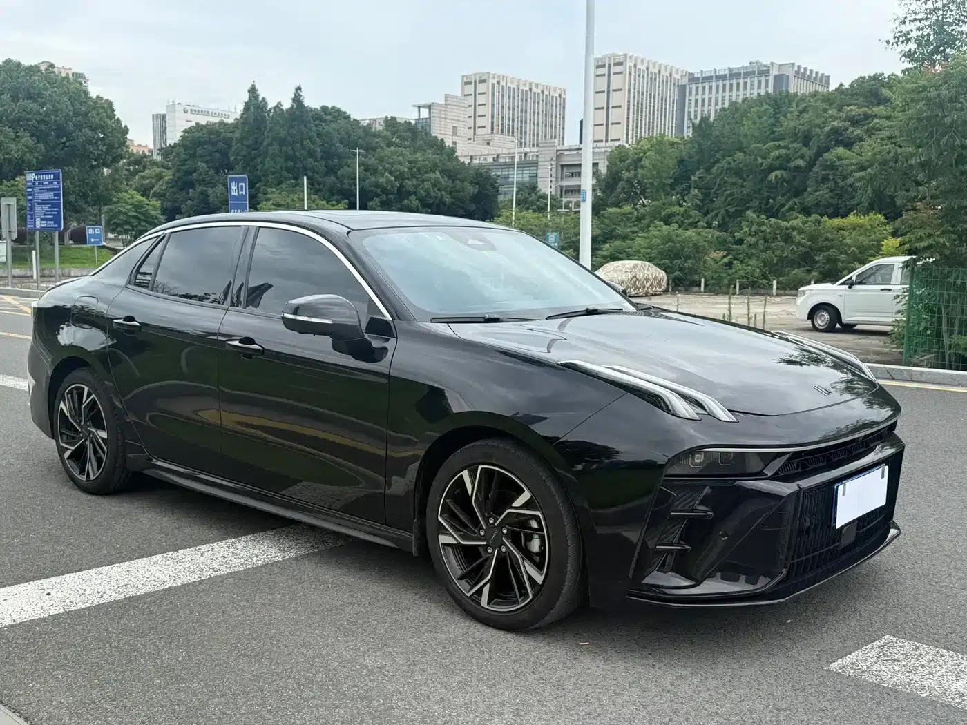 Lynk & Co 03 2023 1.5TD DCT Pro — миниатюра 3