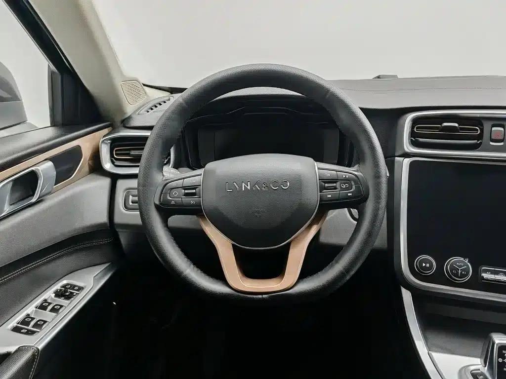 Lynk & Co 01 2017 2.0T Two-Wheel Drive — миниатюра 11