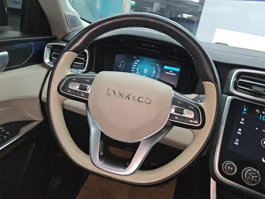 Lynk & Co 01 2017 2.0T 2WD Pro Edition — миниатюра 15