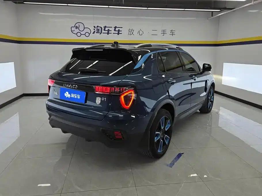 Lynk & Co 01 2017 2.0T 2WD Pro Edition — миниатюра 3