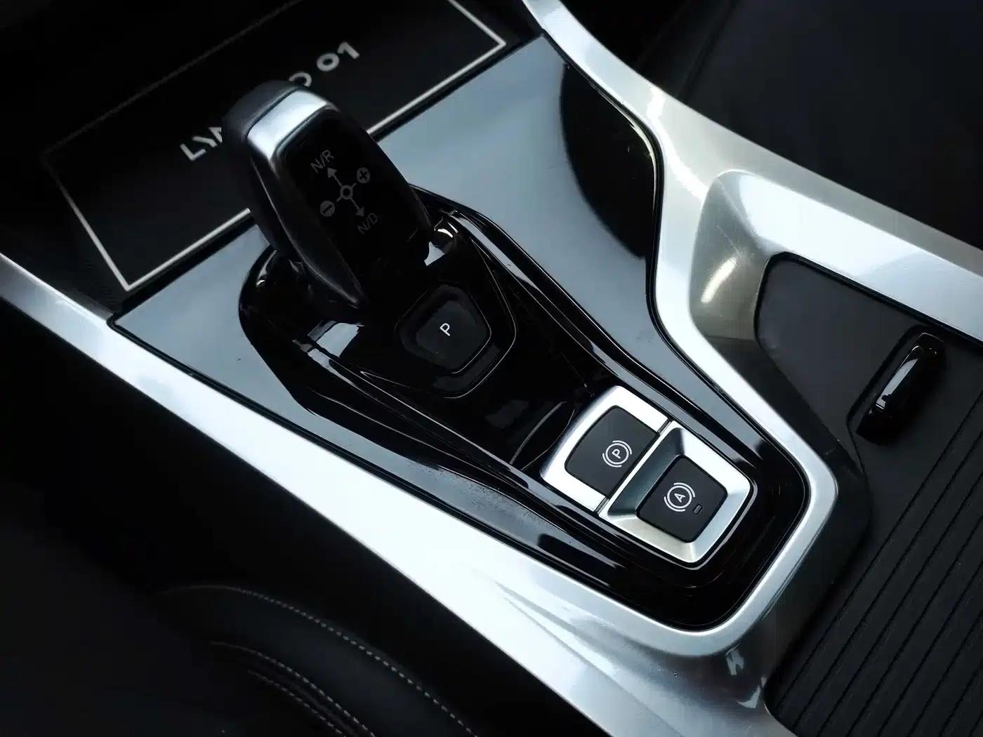 Lynk & Co 01 2017 2.0T Two-Wheel Drive — миниатюра 11