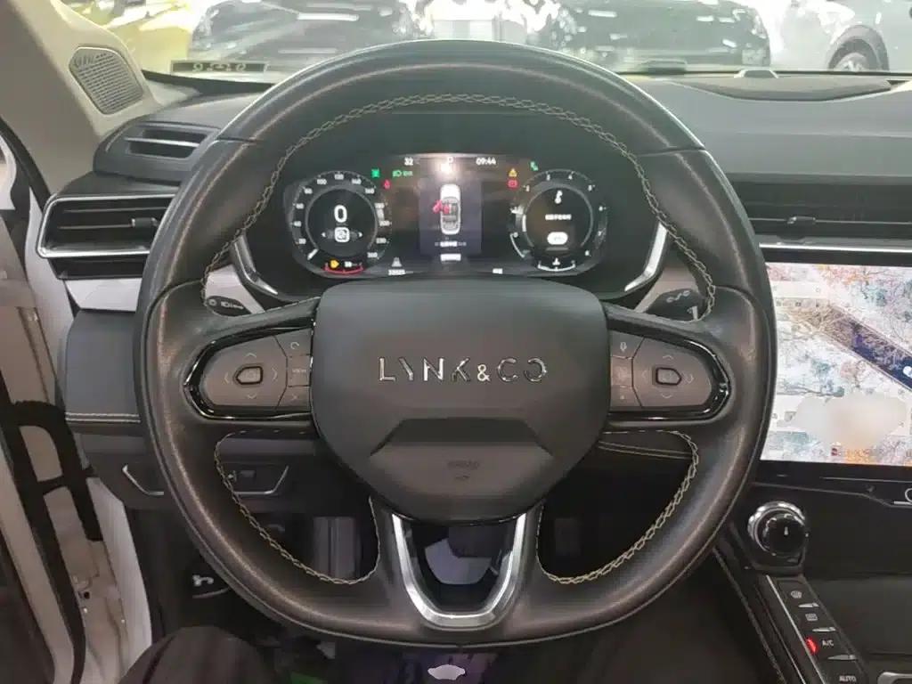 Lynk & Co 01 2023 2.0TD Two-Wheel Drive Pro — миниатюра 11