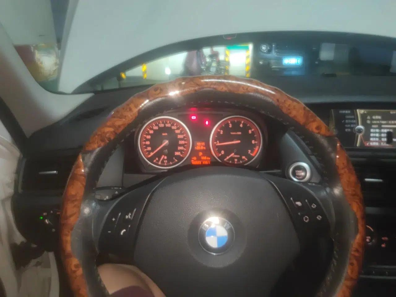 BMW X1 2010 sDrive18i Luxury Model — миниатюра 11
