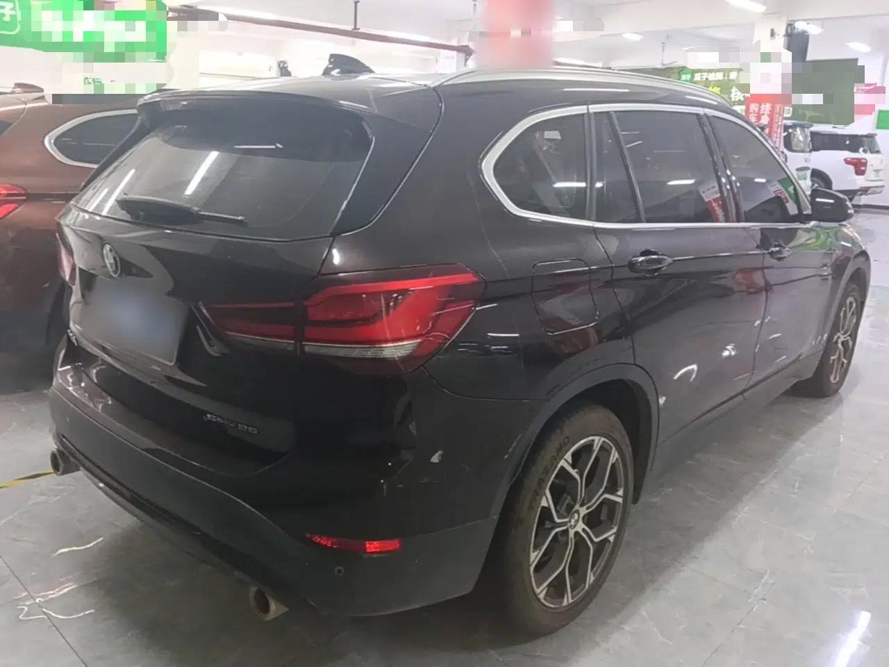 BMW X1 2020 sDrive25Li Leading Model — миниатюра 6