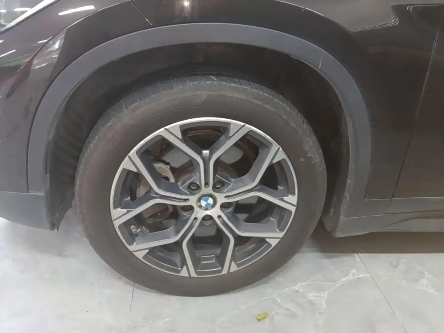 BMW X1 2020 sDrive25Li Leading Model — миниатюра 10