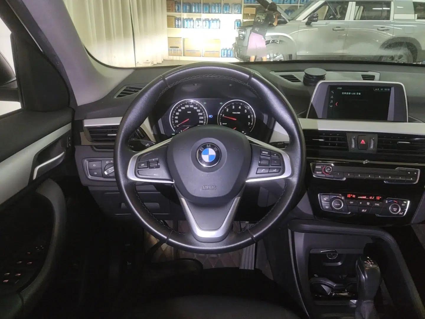 BMW X1 2019 sDrive18Li Fashion Model — миниатюра 13