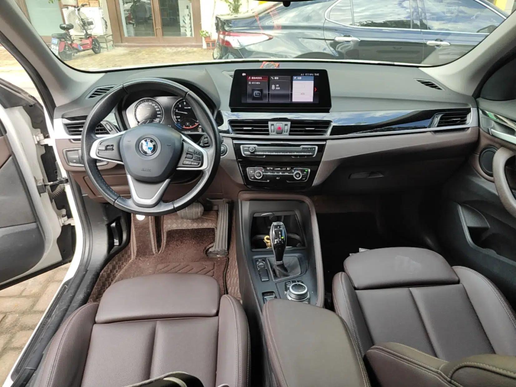 BMW X1 2020 sDrive25Li Leading Model — миниатюра 12