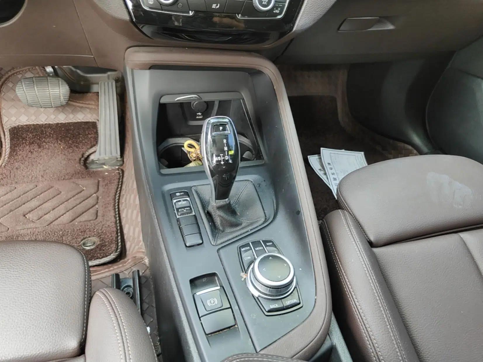 BMW X1 2020 sDrive25Li Leading Model — миниатюра 16