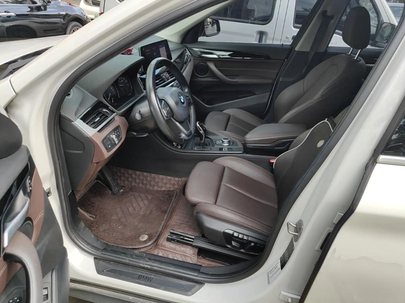 BMW X1 2020 sDrive25Li Leading Model — миниатюра 17