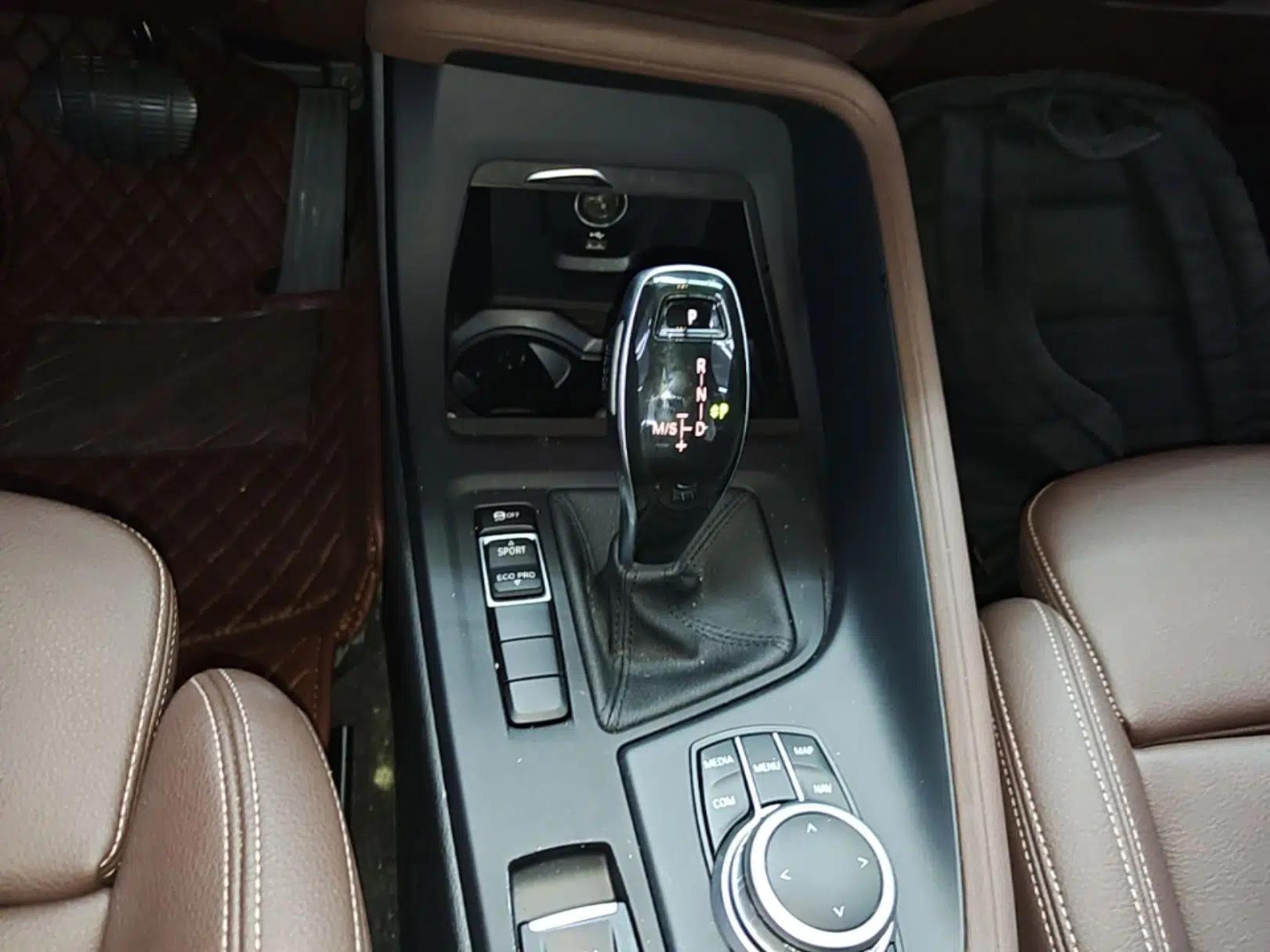 BMW X1 2020 sDrive25Li Leading Model — миниатюра 16