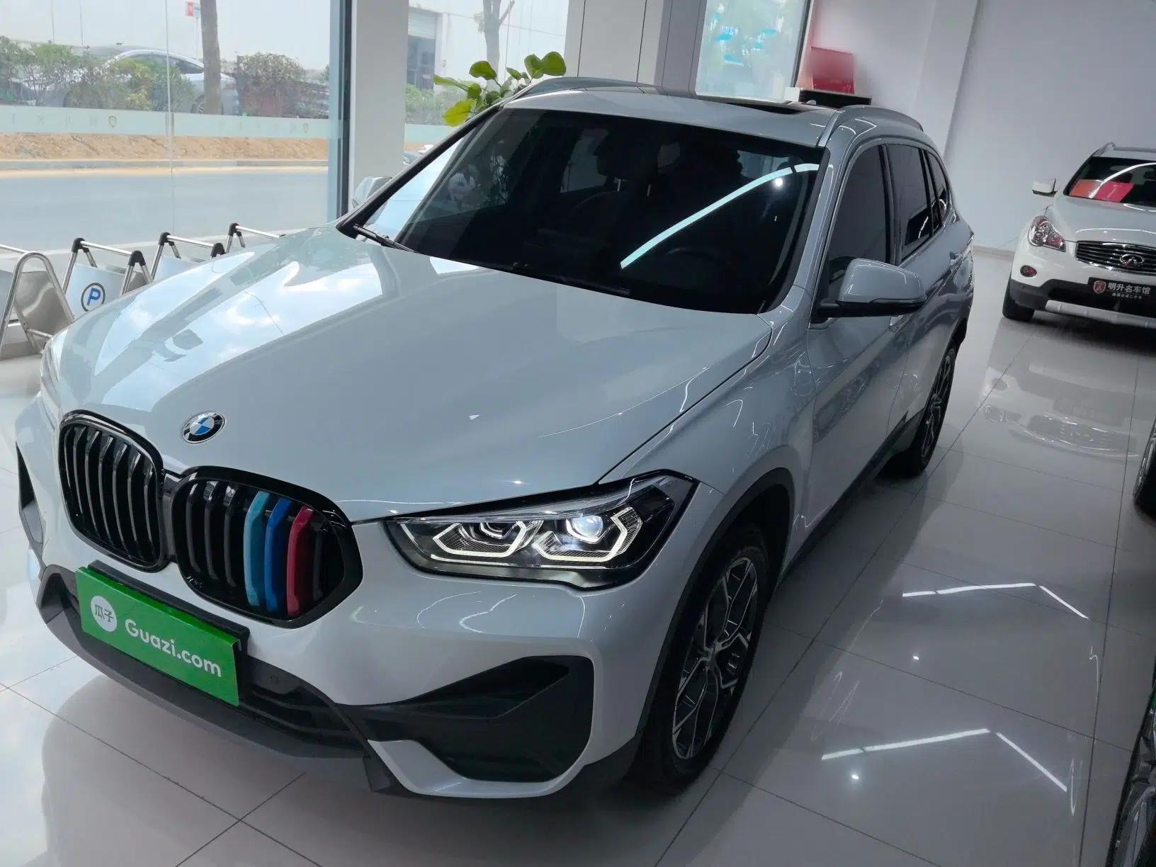 BMW X1 2022 sDrive25Li Leading Model — миниатюра 1