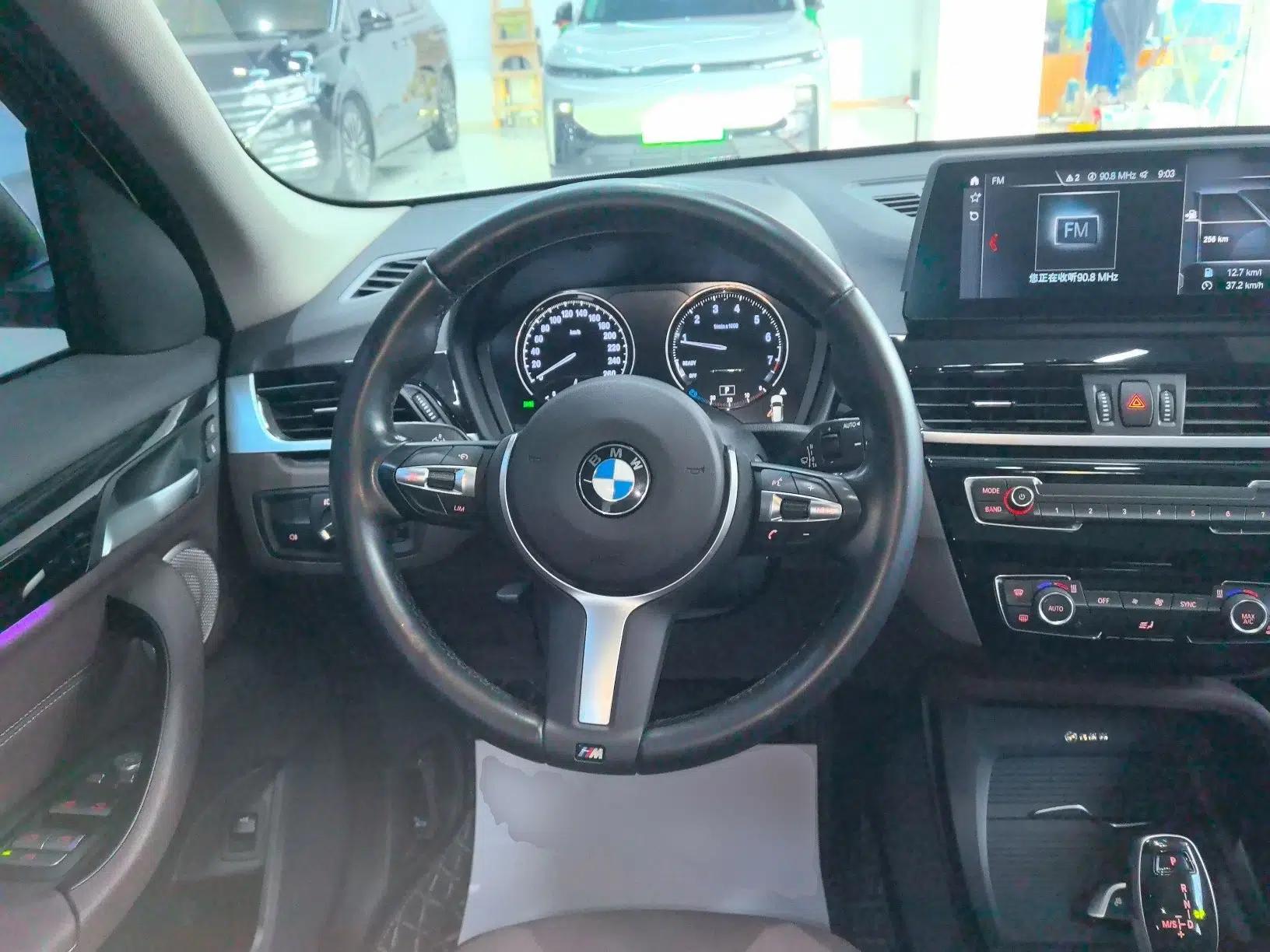 BMW X1 2022 sDrive25Li Leading Model — миниатюра 12