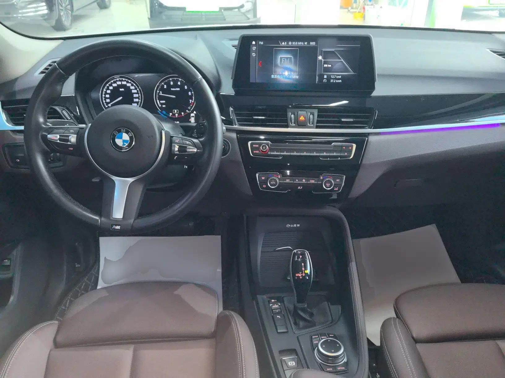 BMW X1 2022 sDrive25Li Leading Model — миниатюра 21