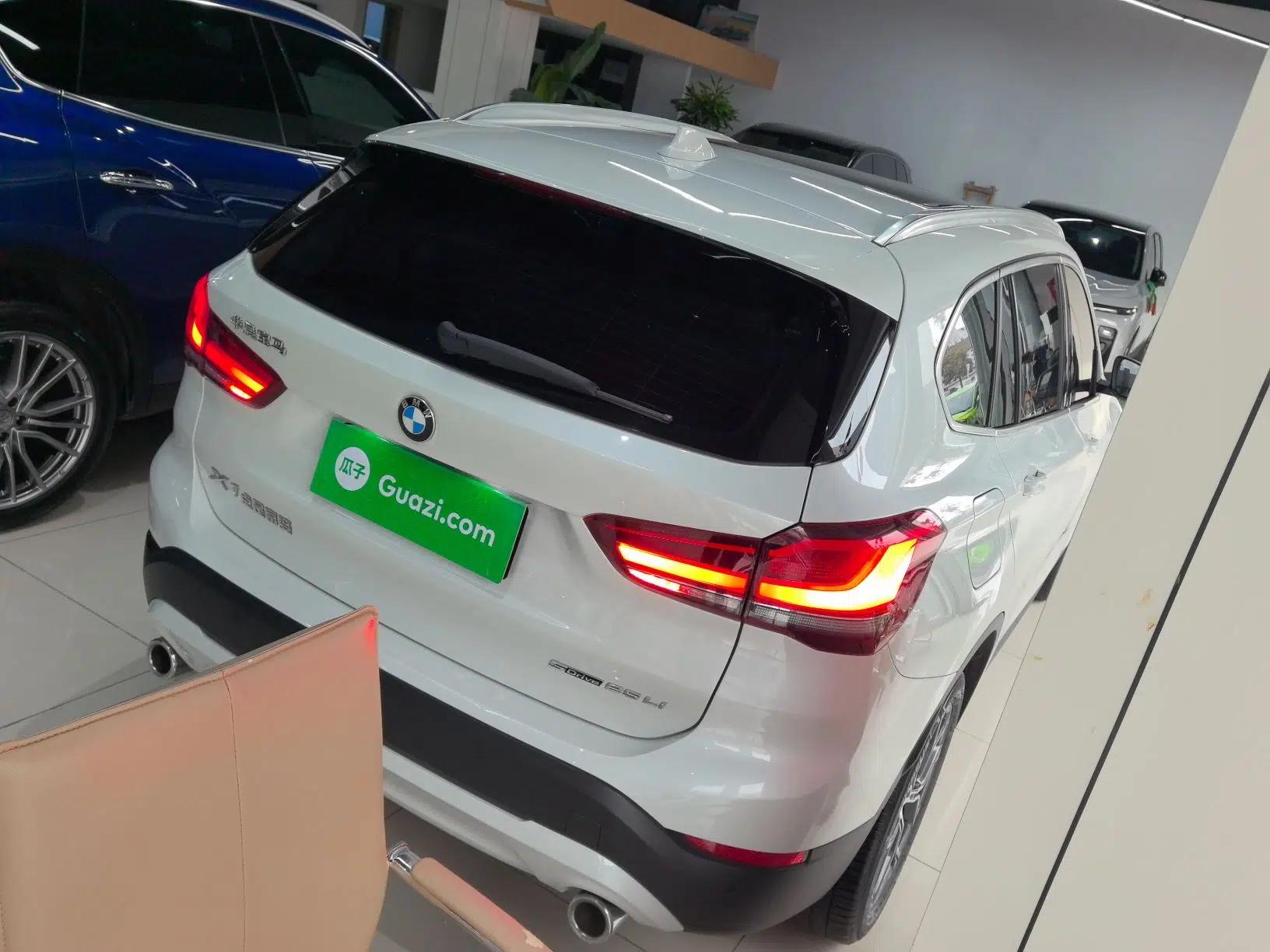 BMW X1 2022 sDrive25Li Leading Model — миниатюра 8