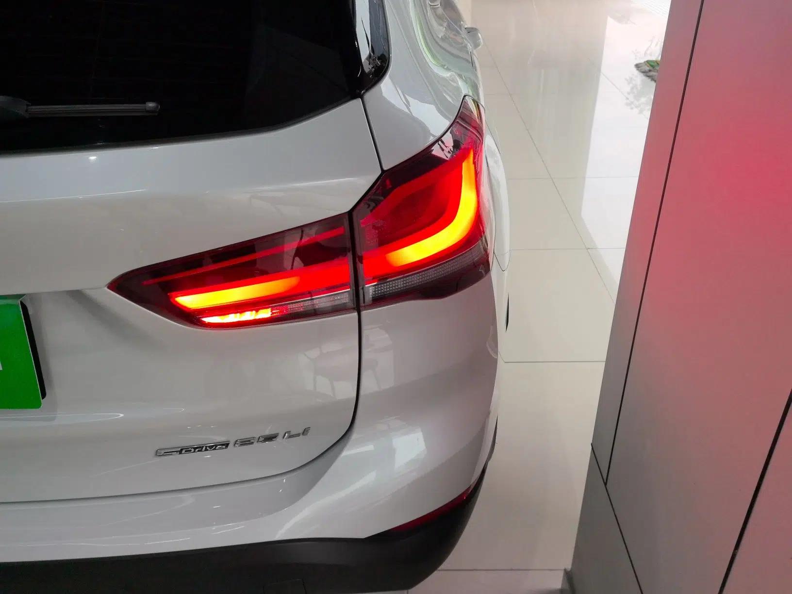 BMW X1 2022 sDrive25Li Leading Model — миниатюра 9