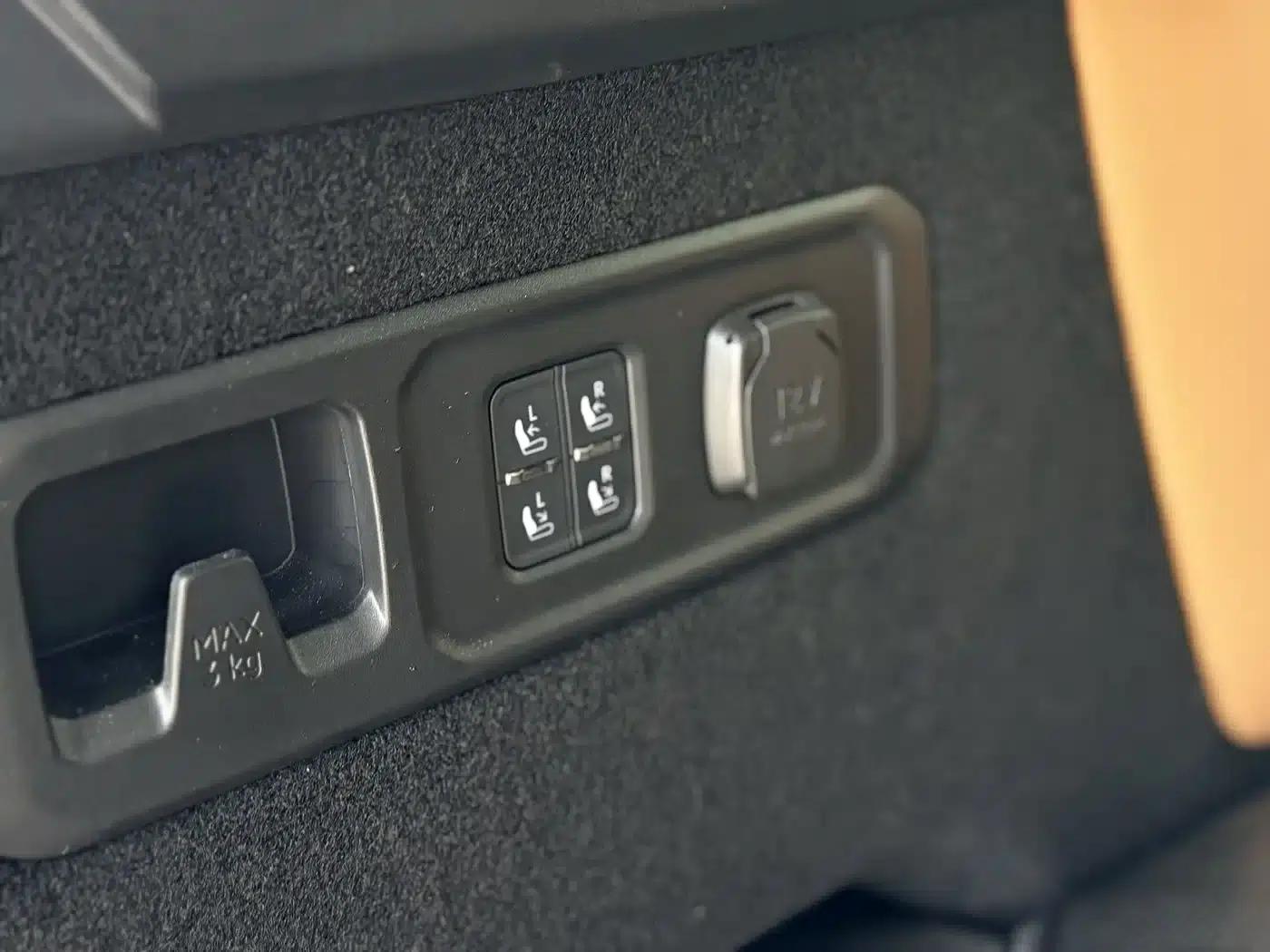 Lynk & Co 09 EM-P 2021 2.0T PHEV Halo 6-seater — миниатюра 23