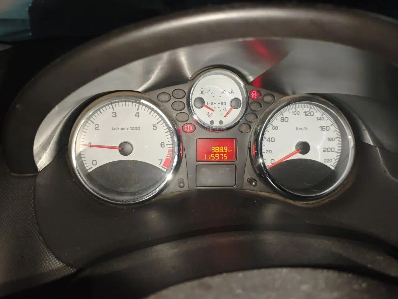 Peugeot 207 2011 Hatchback 1.4L Manual Yule Edition — миниатюра 11