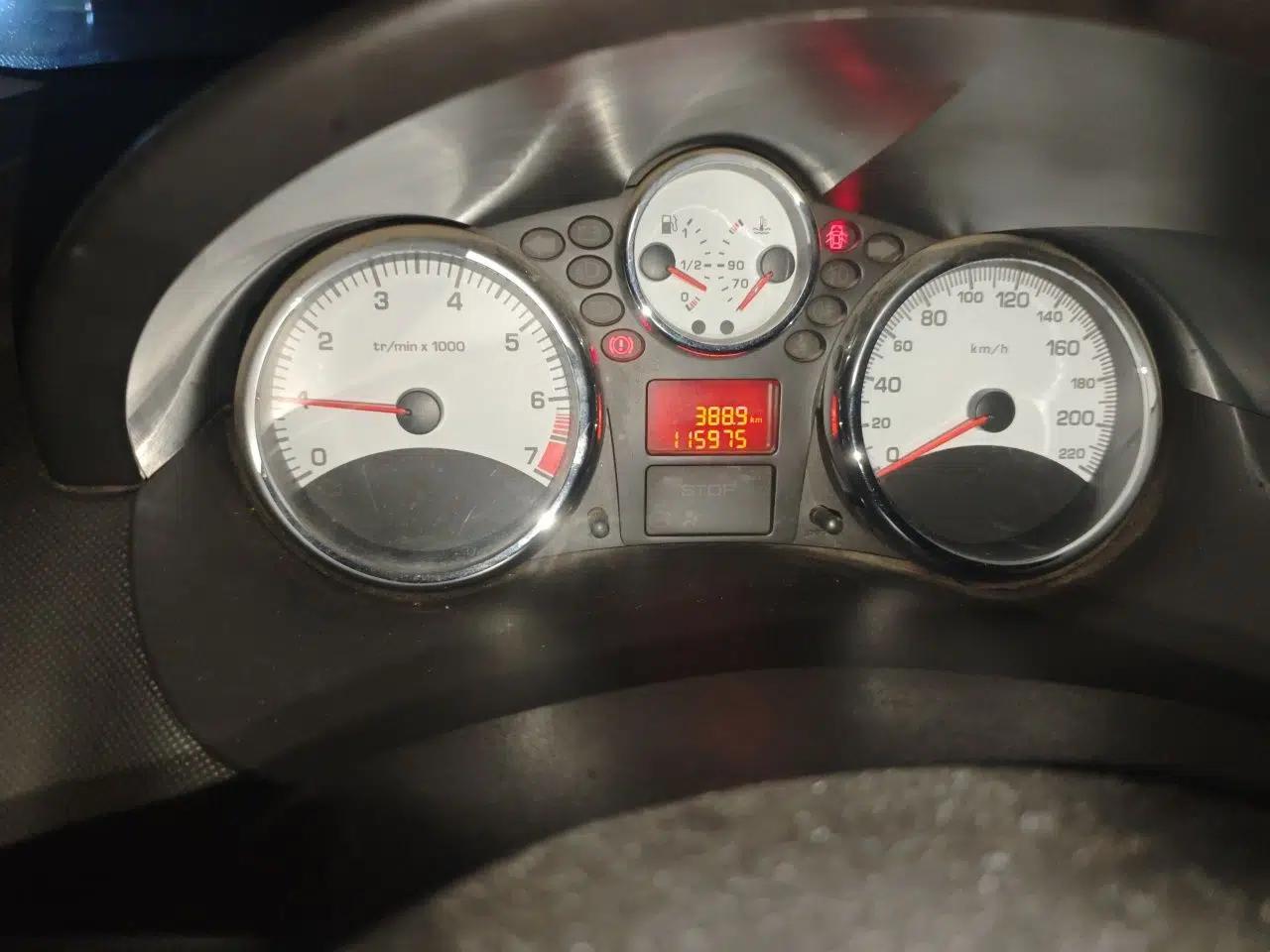 Peugeot 207 2011 Hatchback 1.4L Manual Yule Edition — миниатюра 12