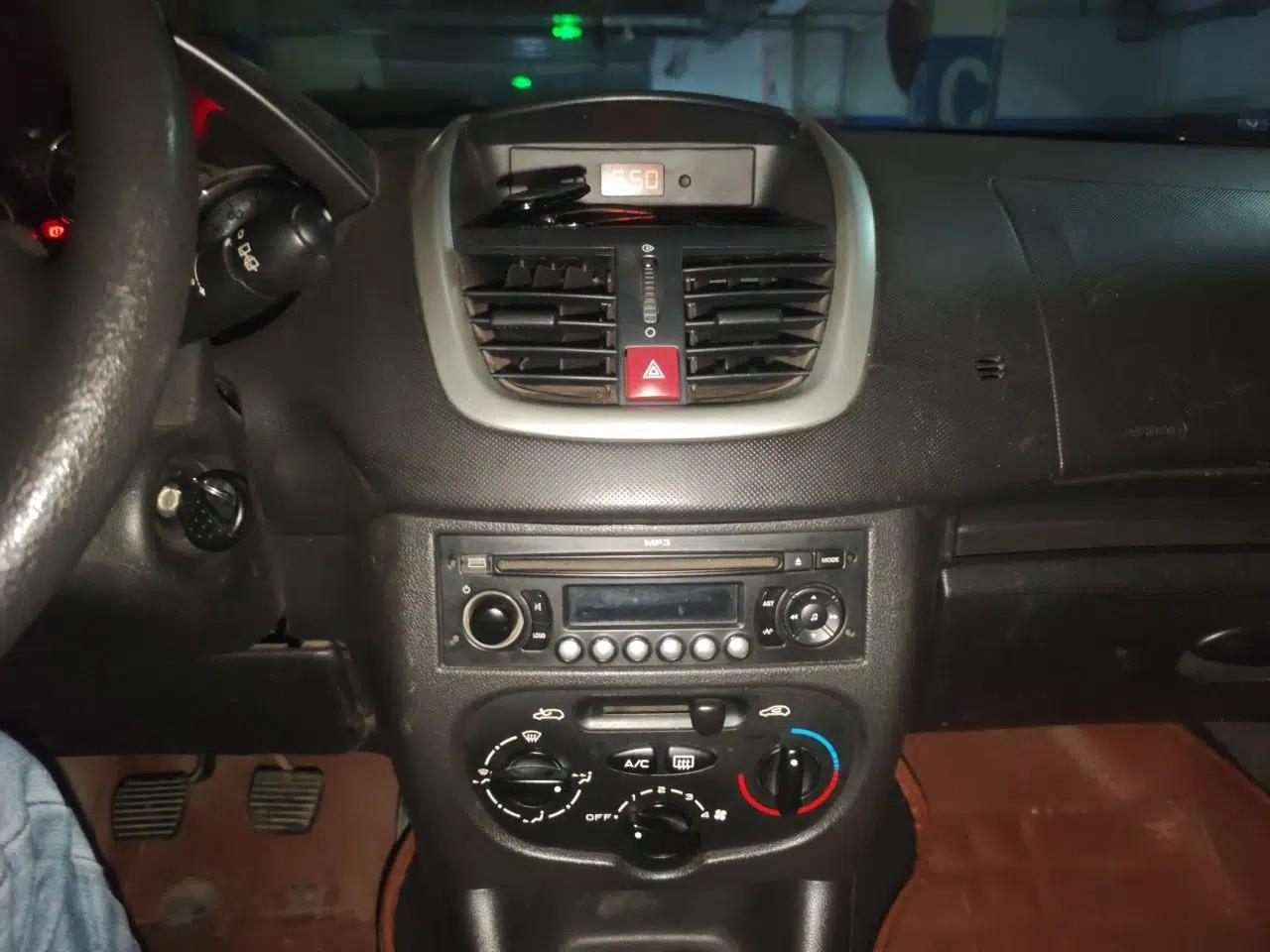 Peugeot 207 2011 Hatchback 1.4L Manual Yule Edition — миниатюра 13
