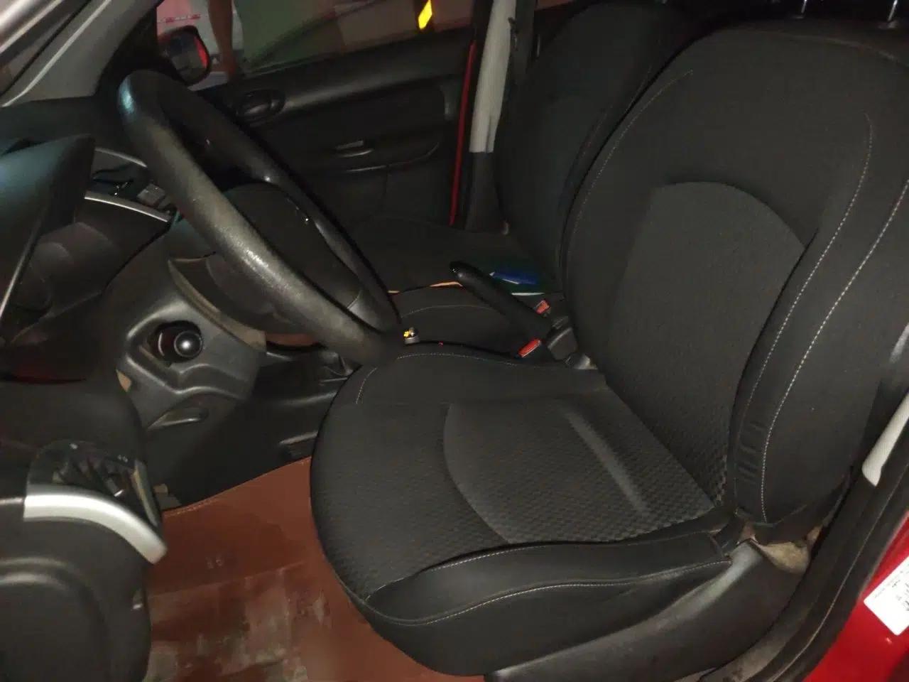 Peugeot 207 2011 Hatchback 1.4L Manual Yule Edition — миниатюра 15