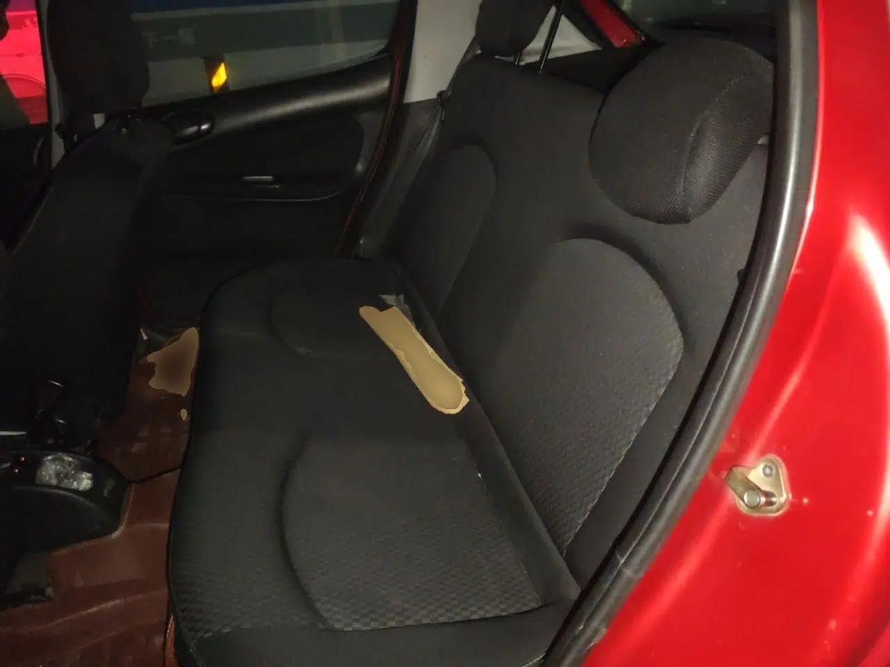 Peugeot 207 2011 Hatchback 1.4L Manual Yule Edition — миниатюра 17