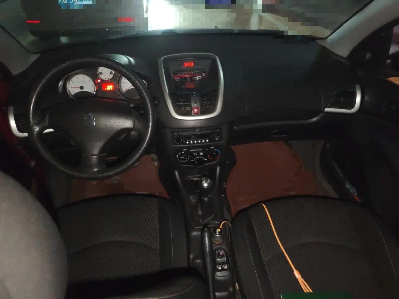 Peugeot 207 2011 Hatchback 1.4L Manual Yule Edition — миниатюра 9