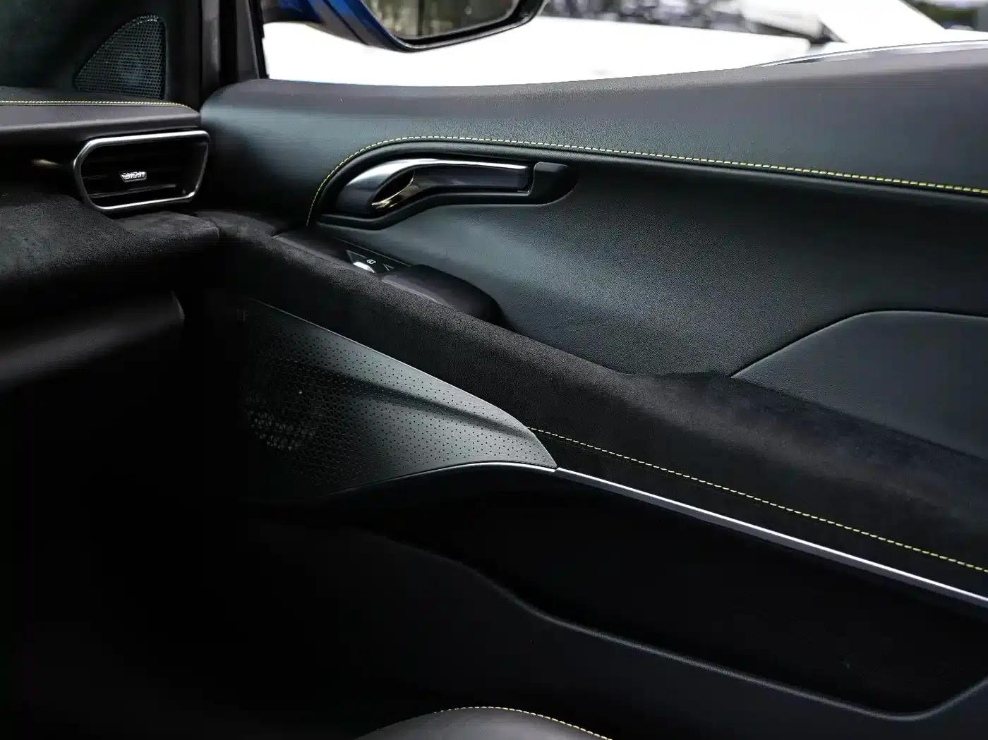 2022 EMIRA 3.5T V6 Manual First Edition — миниатюра 17