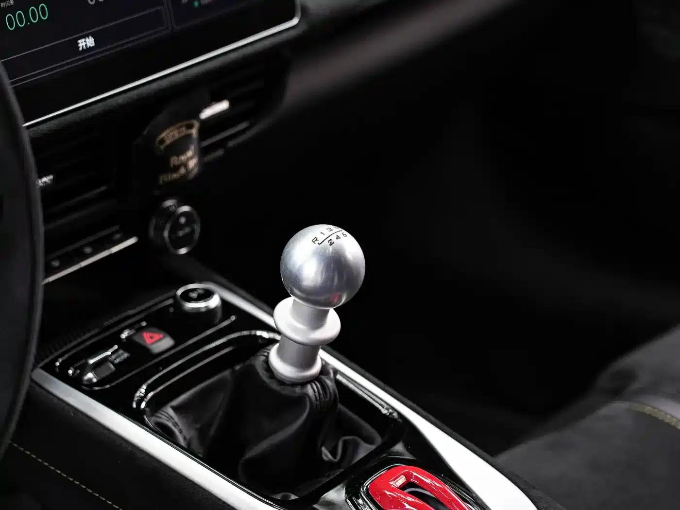 2022 EMIRA 3.5T V6 Manual First Edition — миниатюра 19