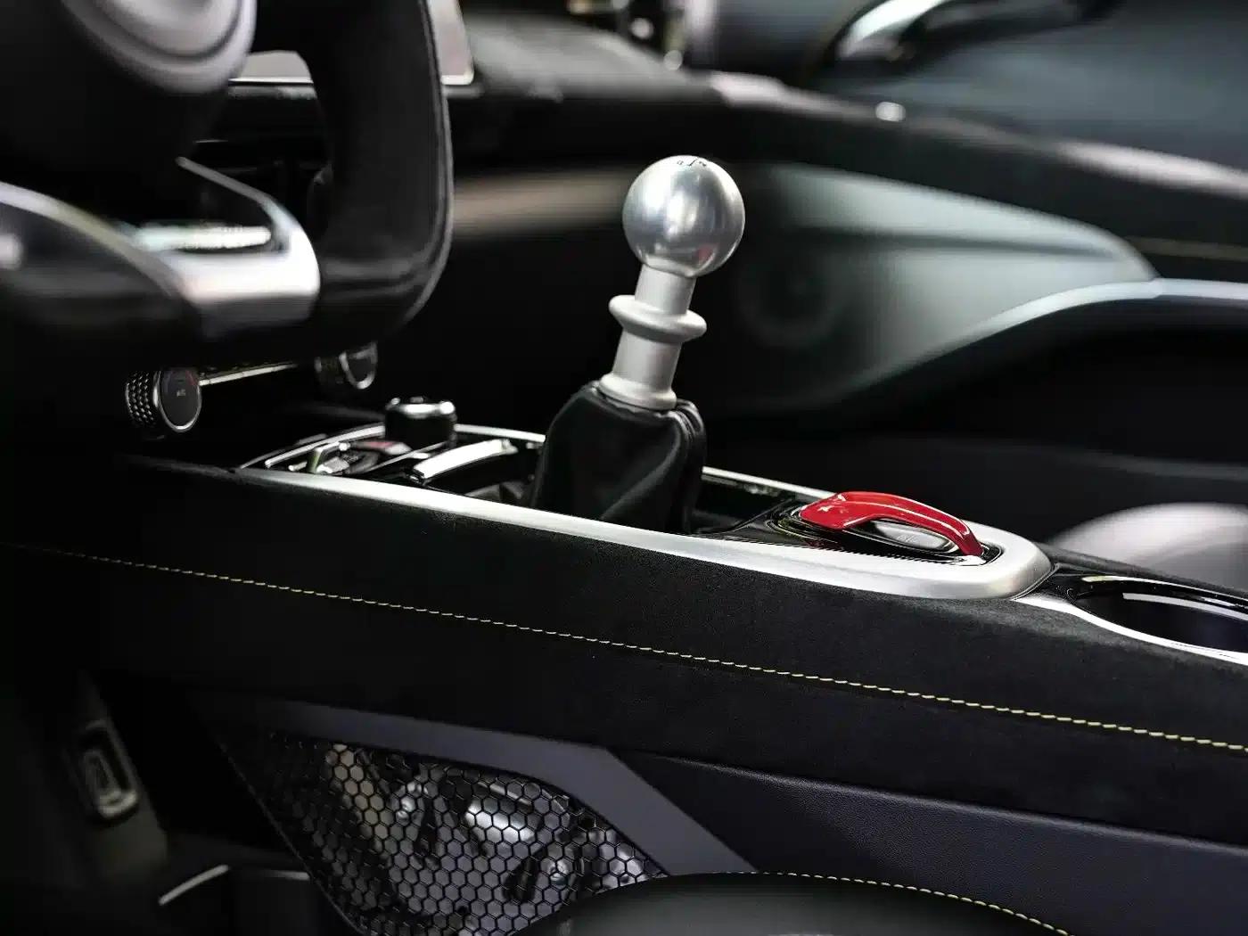 2022 EMIRA 3.5T V6 Manual First Edition — миниатюра 21