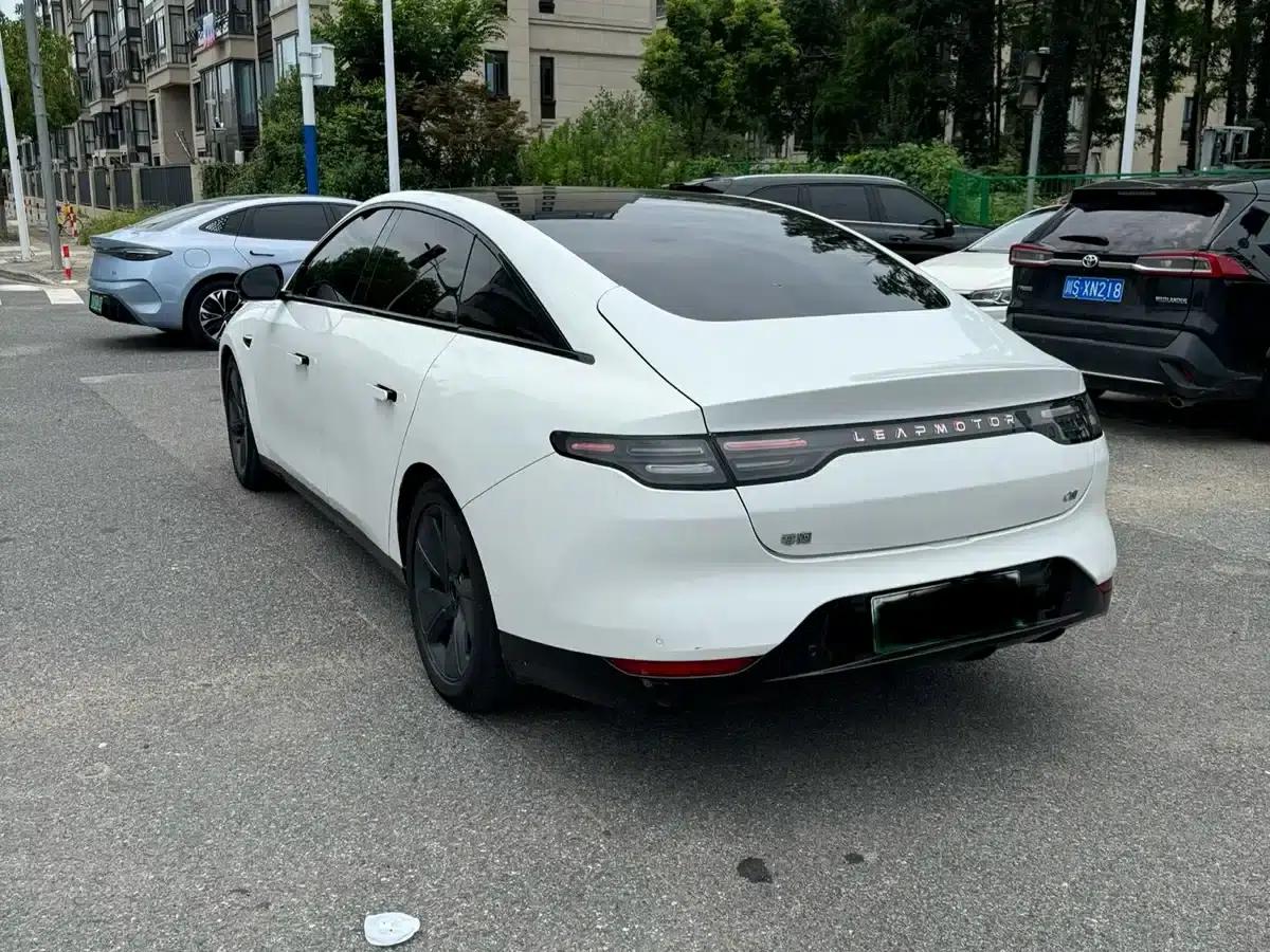 Leapmotor C01 2022 Rear-Wheel Drive Standard Range Edition — миниатюра 16