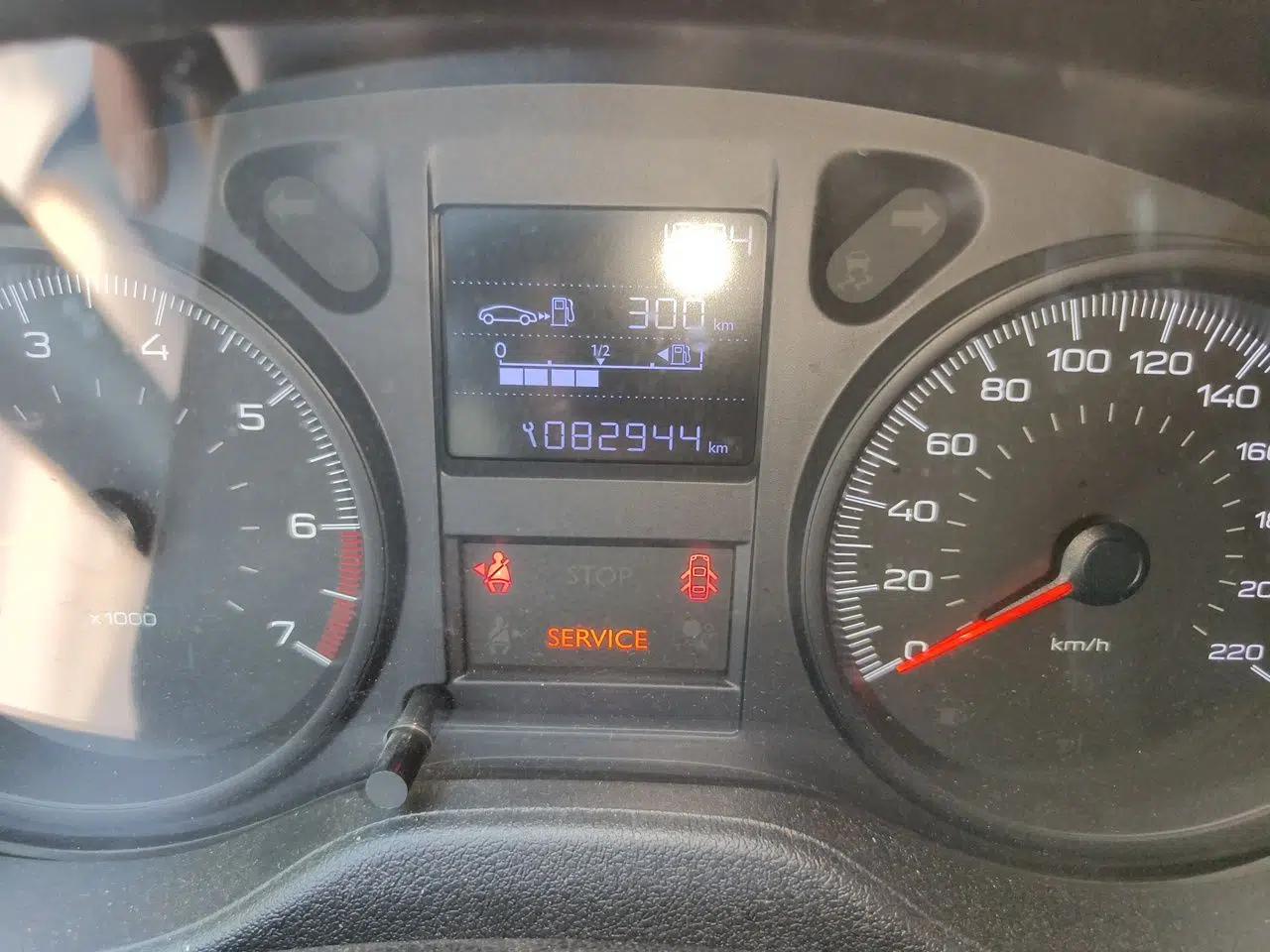 Peugeot 301 2018 1.6L Manual Comfort Edition — миниатюра 12