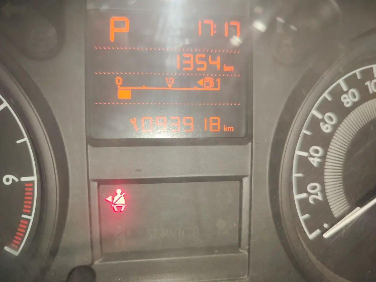 Peugeot 301 2014 1.6L Automatic Comfort Edition — миниатюра 12