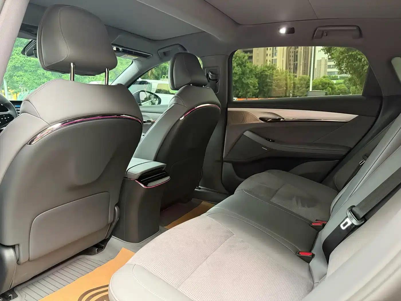 Voyah Chasing the Light 2024 PHEV AWD Long Range Flagship Edition — миниатюра 4