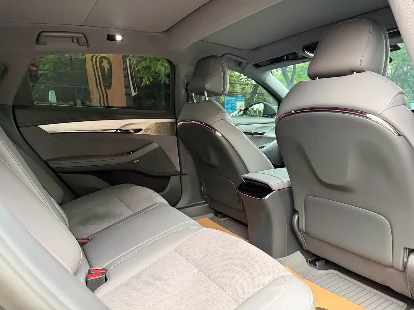 Voyah Chasing the Light 2024 PHEV AWD Long Range Flagship Edition — миниатюра 5