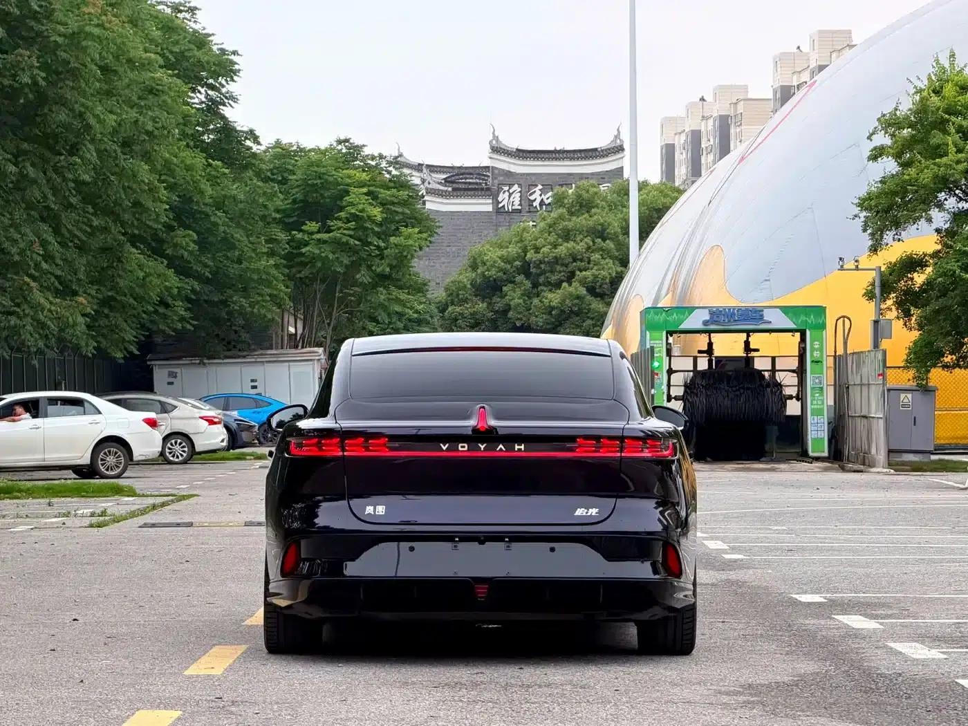Voyah Chasing the Light 2024 PHEV AWD Long Range Flagship Edition — миниатюра 9