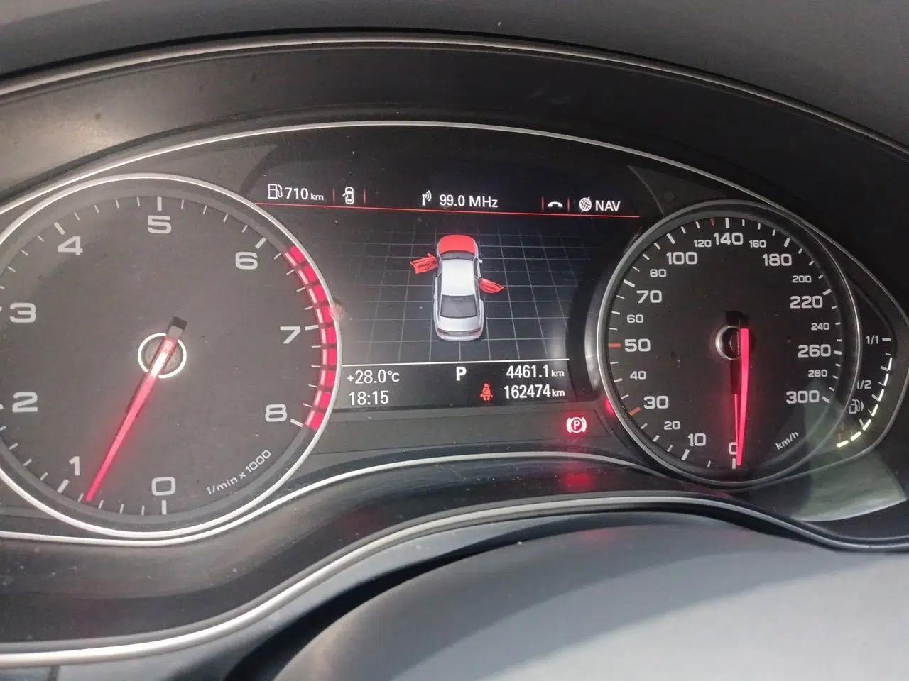 Audi A6L 2012 TFSI Standard Model — миниатюра 11